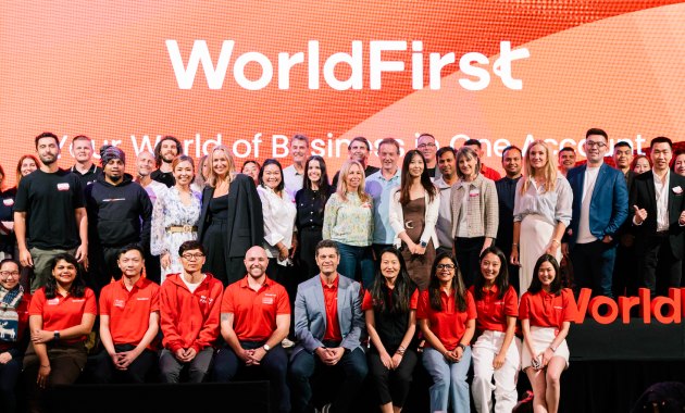 WorldFirst ekibi bir kurumsal etkinlikte: Your World of Business in One Account